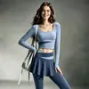 Conjunto Deportivo de Bloques de Color de Alto Valor para Mujer, Top de Manga Larga Ajustado de Cuello Redondo, Pantalones de Falda Plisada, Conjunto de Yoga y Fitness Sensation de Piel Desnuda