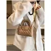 Bolsa Feminina Acolchoada com Corrente Estilo Francês de Nicho Nova Moda Primavera Verão 2026 Bolsa de Mão para o Trabalho Ombro Único Transversal Pequena