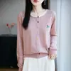 Cardigan de lana finamente hilada, ligero, cálido, botones coloridos, patrón de bordado llamativo, cuello redondo elegante, para el temperamento de las mujeres en primavera y otoño, para ir al trabajo
