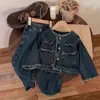 Conjunto de Roupa para Meninas Primavera e Outono, Marca Tendência Infantil Estilosa Retrô Coreano Jaqueta Jeans com Calça Wide Leg Desfiada