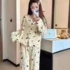 Pijama canelado de seda gelada, tendência primavera, outono, verão para mulheres, cardigã de manga longa com decote em V, conjunto de roupa de casa estilo Chanel