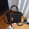 Bolso de mujer de nicho de moda estilo coreano transfronterizo, nuevo bolso cruzado de moda Otoño 2026, bolso cubo texturizado de mano