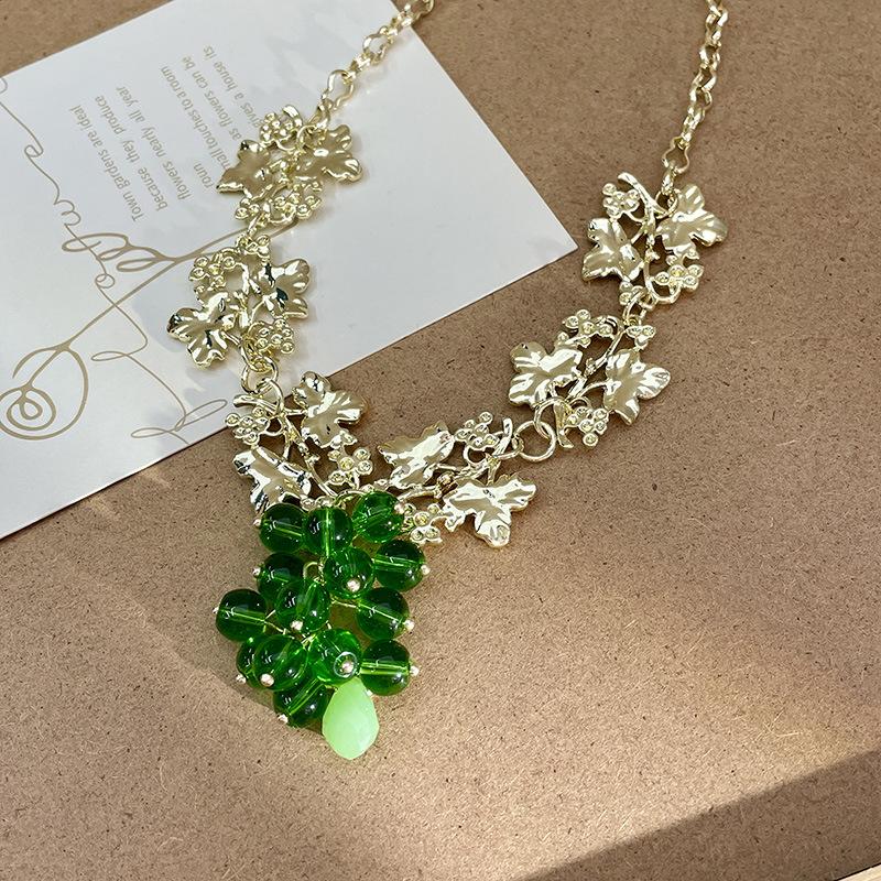 2210114 (1) 电镀真金铜材质树叶绿色琉璃穗葡萄串珠