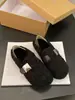 Zapatos de maternidad forrados de polar para exteriores, zapatos peludos de invierno 2026, zapatos de mujer sin cordones de lana de cordero, suela suave de algodón, estilo nuevo, cálidos