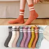 Calcetines para mujer engrosados con forro de felpa calcetines de rizo calcetines de tubo cálidos de invierno absorbentes de sudor transpirables color liso calcetines con base de toalla moda