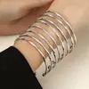 Pulsera Abierta Exagerada Personalizada con Patrón de Rombo de Metal Retro para Mujer, Set de Joyería de Mano para Mujer, Venta Caliente Transfronteriza de Oriente Medio, Venta al por Mayor