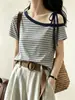 Nueva camiseta de rayas estilo coreano sin hombros de manga corta para mujer, verano ajustada, elegante y sexy con diseño de amarre, top A12785
