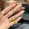 Caperucita Roja Explosiones Amarillo Dios de la Riqueza Cuerda Ancha Oro Roto Oro Negro Collar Femenino Método Antiguo Nuevo Dios Chino de la Riqueza Colgante Redondo