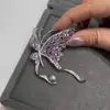 Broche de Mariposa de Lujo Ligero y Exquisito, Moderno y Versátil, Diseño de Nicho con un Toque de Alta Gama, Delicado y Elegante, Broche de Mariposa para Abrigo