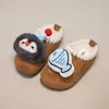 Estilo perezoso de personalidad nicho Zapatos Birkenstock Ropa para niños Pantuflas Otoño/Invierno 2026 Nuevos Zapatos de media zapatilla de punta cerrada para persona perezosa