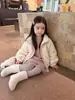 Chaqueta forrada de polar para niña, nuevo estilo otoño/invierno 2026, ropa de invierno para niñas pequeñas, suéter grueso para niños, abrigo de algodón para bebé, moderno