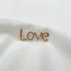 Nuevos Accesorios de Joyería con Letras Inglesas DIY LOVE Agujero para Teléfono Móvil Zapatos Equipaje Material de Aleación Ventas Directas de Fábrica