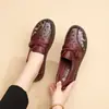 Zapatos de Madre de Verano Sandalias con Agujeros Zapatos de Cuero de Suela Suave Cómodos para Personas de Mediana Edad y Mayores Zapatos Planos de Leche Zapatos de Una Sola Capa