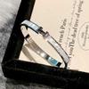Pulsera de anillo liso con letra H para mujer, pulsera de acero de titanio plateado con nácar, pulsera de nicho de lujo ligero, joyería exquisita