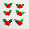 Decoraciones de bayas rojas y hojas de acebo verde navideñas, hojas navideñas en verde, dorado y plateado, decoraciones navideñas de bayas rojas