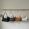Diseño de hebilla de pasador de alta gama, retro y elegante, nueva colección otoño 2026, moderno, de gran capacidad, simple y versátil, bolso de hombro/bolso cruzado
