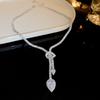 Super Flash Collar con Colgante de Gota de Agua de Diamantes Completos Moda de Alta Gama Lujo Ligero Cadena Clavicular Collar Personalizado Elegante Estilo Frío para Mujer