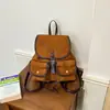 Nova mochila casual de nicho 2026 para mulheres, apresentando um design retrô único, estilo moderno, construção leve e uma estética minimalista, adequada para o trabalho e o deslocamento.