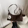 Bolso tipo bandolera popular este año, bolsa tipo dumpling para mujer, nuevo para el invierno 2025, ropa casual versátil para el trabajo, bolso retro de un solo hombro cruzado