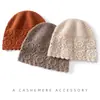 Gorro de punto para mujer, de cachemira, color liso, tejido a mano con ganchillo, estilo retro de punto trenzado, nuevo en la moda otoño/invierno, sombrero que cubre las orejas