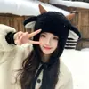 Adorable y peculiar sombrero de orejeras de peluche con cuernos de oveja para mujer para otoño e invierno, engrosado para abrigar, versátil y estiliza el rostro, un sombrero Lei Feng