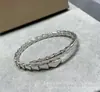 Pulseira de cobra de alta qualidade, banhada a ouro V com ouro rosa amarelo 18K, design de mola aberta, cheia de diamantes ou sem diamantes, pulseira de osso de cobra, nicho e leve