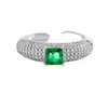 Anel Europeu e Americano Novo de Alta Qualidade Esmeralda Full Diamond Feminino Ins Quadrado Pequeno Fileira de Açúcar Diamante Cobre Montado Anel de Zircônia Pulseira