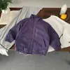 Conjunto de Chaqueta con Cuello Alto para Niños 26 Nuevo Estilo Deportivo Cortavientos Estampado y Pantalones de Pierna Ancha con Remaches Conjunto de Dos Piezas Moderno