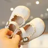 Nueva colección primavera y otoño 2026 de zapatos para bebé niña, adecuados para edades de 1 a 2 años, estilo princesa, con suelas antideslizantes y suelas suaves, diseñados para bebés que están aprendiendo a caminar