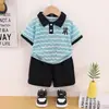 Conjunto de Verano de Manga Corta para Niños 2026 Ropa Nueva de Verano para Bebé Ropa de Rayas Onduladas Conjunto de Dos Piezas para Bebé e Infantil