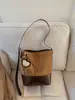 Bolsa Saco Grande Capacidade Retrô, Toque de Luxo Leve e Sofisticado, Bolsa Fosca de Nicho para Mulheres, Nova Bolsa de Ombro Outono e Inverno 2025