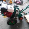 Máquina trasplantadora de césped de área grande del noroeste de Mongolia Interior Máquina tiradora de césped de nylon para caballos Equipo de elevación de césped agrícola de empuje manual