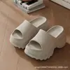 Sandalias de Suela Gruesa para Mujer 2026 Nueva Moda de Verano Ropa para Exteriores de Tacón Alto Antideslizantes Suaves Playa Aumentar Altura Pantuflas