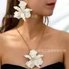 Pendientes Grandes de Flor Exagerada de Europa y América, Marca Transfronteriza Za En Stock Pendientes Metálicos Lacados Blanco Crudo, Exquisito Collar