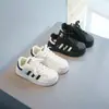 Zapatillas de niña modernas y versátiles, nueva colección primavera/verano 2026, zapatos infantiles de suela blanda, talla mediana a grande, zapatillas de entrenamiento alemanas con cordones
