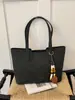 Bolsa de axila versátil de cor sólida para nicho transfronteiriço, bolsa tote de grande capacidade para mulheres, acabamento fosco moderno, adequada para o trabalho, bolsa de ombro