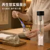 Um conjunto de ferramentas de ventosaterapia, incluindo uma tocha especial para acender o algodão com álcool usado na ventosaterapia, projetado para prevenir queimaduras e escaldamentos.