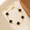 Versión de Alta Gama del Popular Brazalete Clásico de Trébol de Cinco Hojas Blanco y Negro, Lujo Ligero con una Sensación Premium, Brazalete de Trébol de Cinco Hojas de Alta Retención de Color de la Suerte