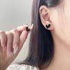 Aretes Amor Negro, Aretes Simples, Aretes de Diseño Nicho, Aretes, Diseño Personalizado de Alta Gama, Picas al por mayor