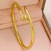Pulseira de Aço Titânio Flor de Cinco Pétalas Quente de Vendas Cruzadas Amazon Aliexpress para Mulheres, Moda Europeia e Americana Joia de Aço Inoxidável Banhada a Ouro 18K