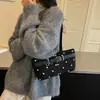 Bolsa de Hombro de Terciopelo Retro para Comercio Electrónico Transfronterizo, Bolso Sencillo de Moda Versátil para el Día a Día, Bolso de Hombro de Lunares Chic de Moda, Venta al por Mayor
