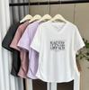 100kg Verão Novo Estilo para Mulheres Plus-Size: Simples Decote V Cintura Marcada Estampa de Letras Manga Curta Versátil Meia Manga Mulher 7657