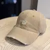 Gorra de béisbol bordada con letras lavadas estilo americano para hombres y mujeres, adecuada para primavera y verano, hace que la cara se vea más pequeña, gorra versátil de pico de pato con ala ancha para protección solar