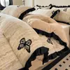 Invierno Encaje Francés Terciopelo de Leche Juego de Cuatro Piezas Forrado de Polar Encaje Coreano Engrosado Cálido Bebé Terciopelo Cama Sábanas Funda de Edredón