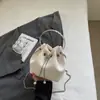 Bolso de Mujer de Nicho Estilo Coreano 2025 Nuevo Bolso Cruzado de Alto Valor Moda Bolso de Mano de un Solo Hombro Bolso Cubo