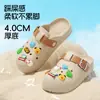 Verão 2026 Novo Calçado para Casa e Exterior Antiderrapante Respirável Fofo Sandálias Fechadas para Mulheres Moda Birkenstock Crocs para Mulheres