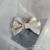 Nueva Funda para Teléfono Móvil Accesorios de Joyería Semiterminados Cuero Estéreo Lazo Color Caramelo Accesorios para Zapatos y Sombreros Suministros para Automóvil