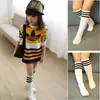 Calcetines Infantiles de Cuatro Estaciones con Tres Rayas y Tubo Largo de Algodón Rayados Deportivos de Caña Alta para Desempeño Estudiantil Uniforme Escolar