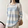 Camiseta de punto fina de seda helada a rayas de manga larga para mujer, cubierta de verano para aire acondicionado, estilo casual holgado, adelgazante