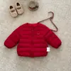 Outono/Inverno 2026 Nova Jaqueta Leve de Penas para Meninas Bebê 90 Penas de Pato Branco Jaqueta de Bebê para Exterior Jaqueta de Penas